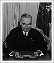 Harry S. Truman anunciando el final de la II Guerra Mundial (05/08/1945). National Archives an Records Administration of the United States