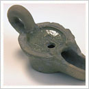 Candil de cerámica árabe. Museo Arqueológico Nacional de Madrid