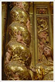 Columnas salomónicas en la basílica de San Lorenzo de Huesca (siglos XVII-XVIII). Banco de imágenes del ISFTIC Columnas salomónicas en la basílica de San Lorenzo de Huesca (siglos XVII-XVIII). Banco de imágenes del ISFTIC