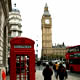 Cabina de telfono con torre de Londres al fondo